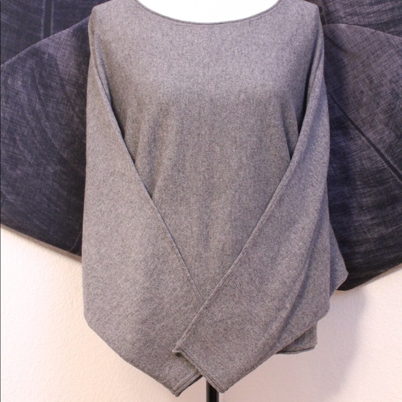 BCBG | 100% Cashmere | Batwing Sweater | Small - Picture 11 of 12